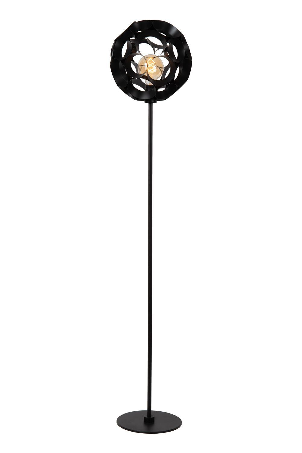 Lampadaire noir sur fond blanc, pied fin et abat-jour métallique ajouré