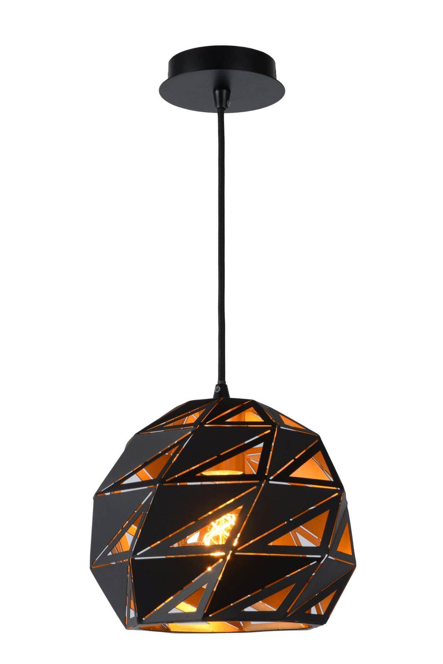Produit de face, suspension allumée avec abat-jour polyédrique noir et intérieur doré