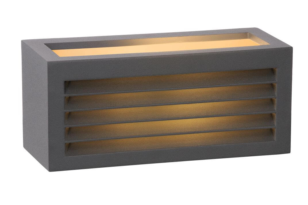 Produit seul sur fond blanc, vue de trois quarts face avant allumée
