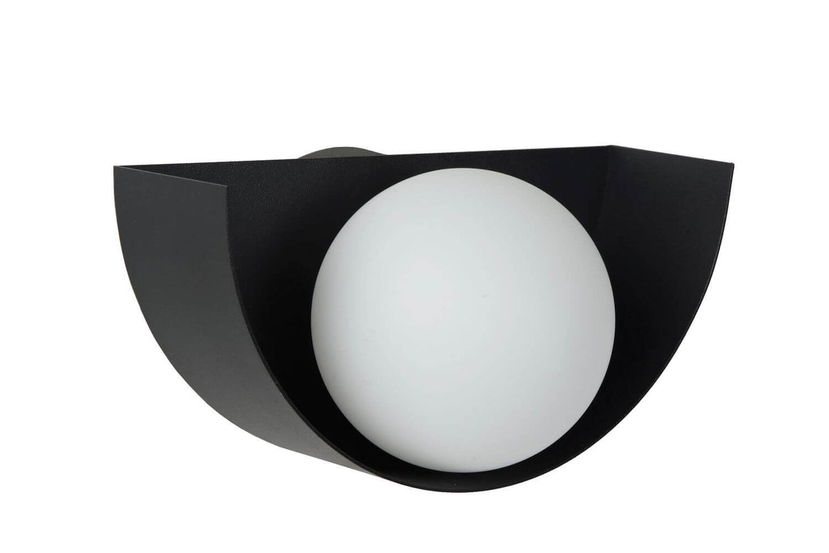 Vue de trois quarts éteinte, globe opale blanc dans son support noir
