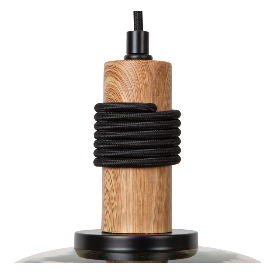 Détail du haut du luminaire : câble tressé noir enroulé autour du support en bois.
