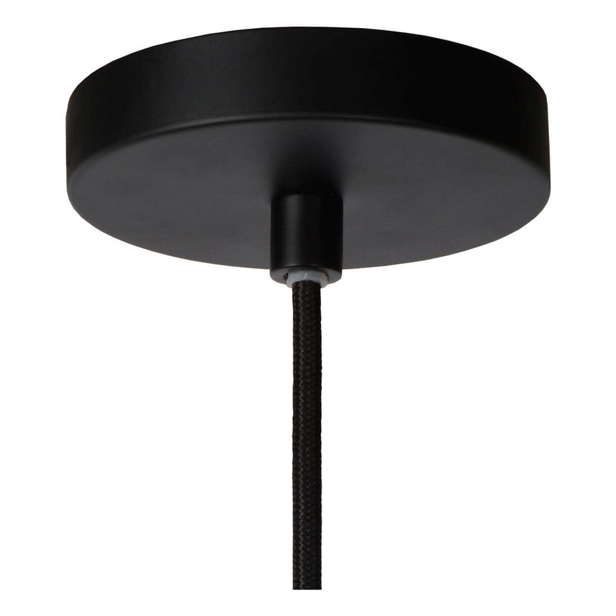 Détail de la rosace noire fixée au plafond et du câble tressé