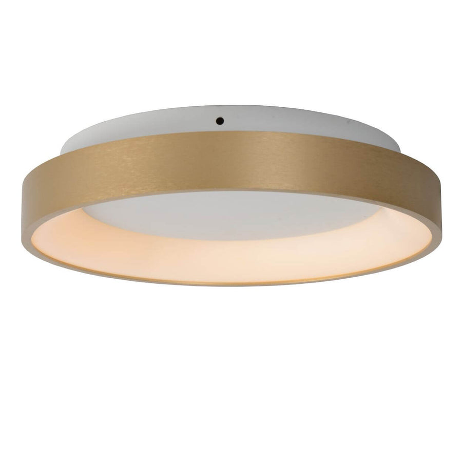 Plafonnier rond doré mat vu de trois-quarts sur fond blanc neutre
