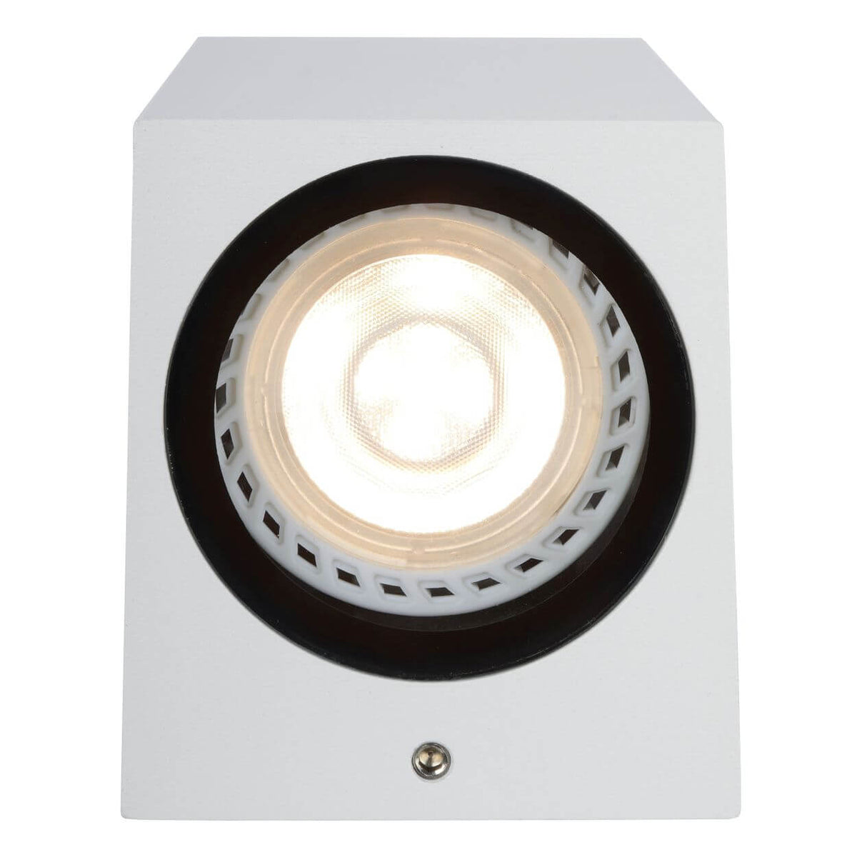 Gros plan de face sur la source LED circulaire et sa collerette noire