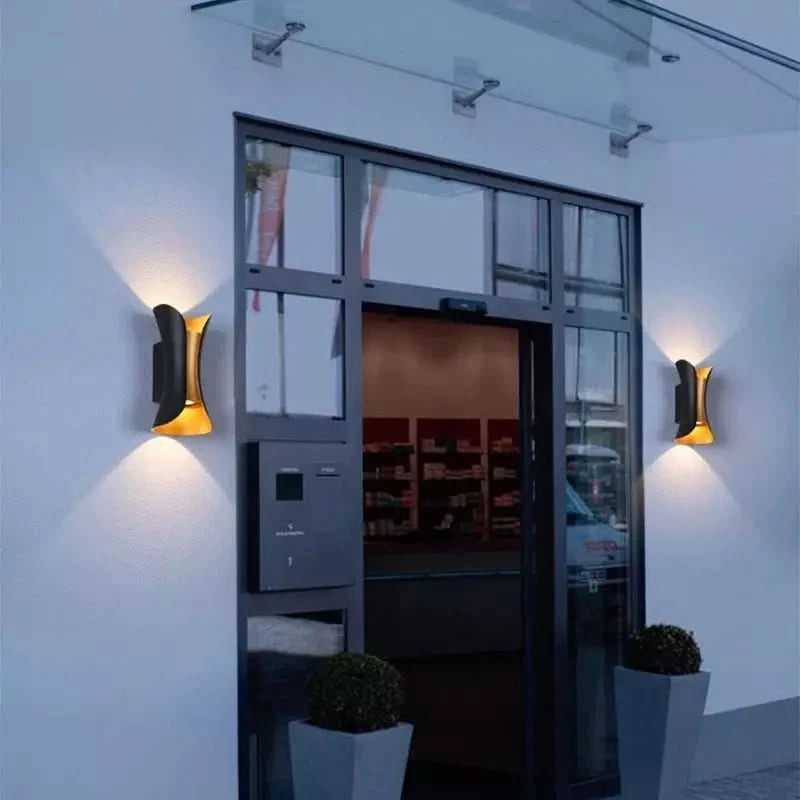 Luminaire Extérieur Design Italien | ÉclatModerne - Designix Applique murale extérieur Doré et Noir Blanc Chaud (2700 - 3500K)