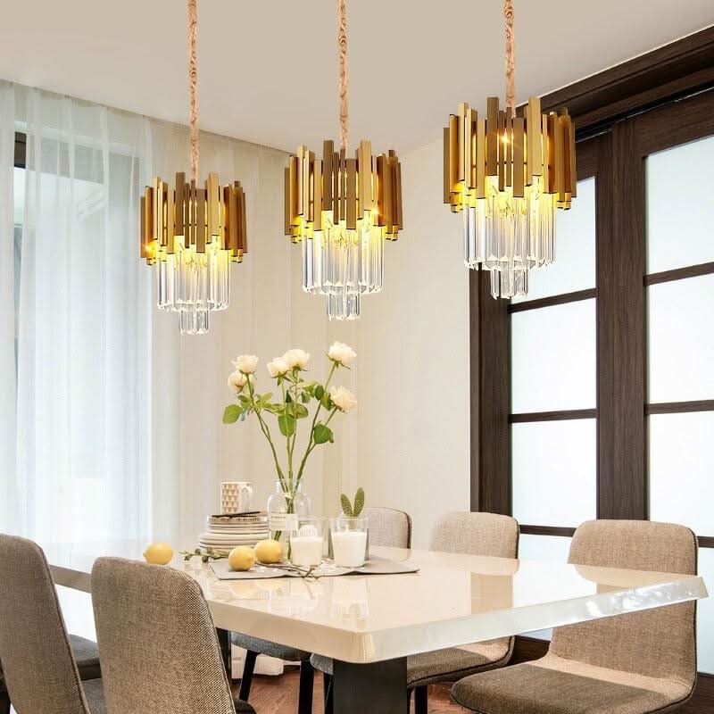 Lustre cristal doré dans un intérieur contemporain – Designix.fr