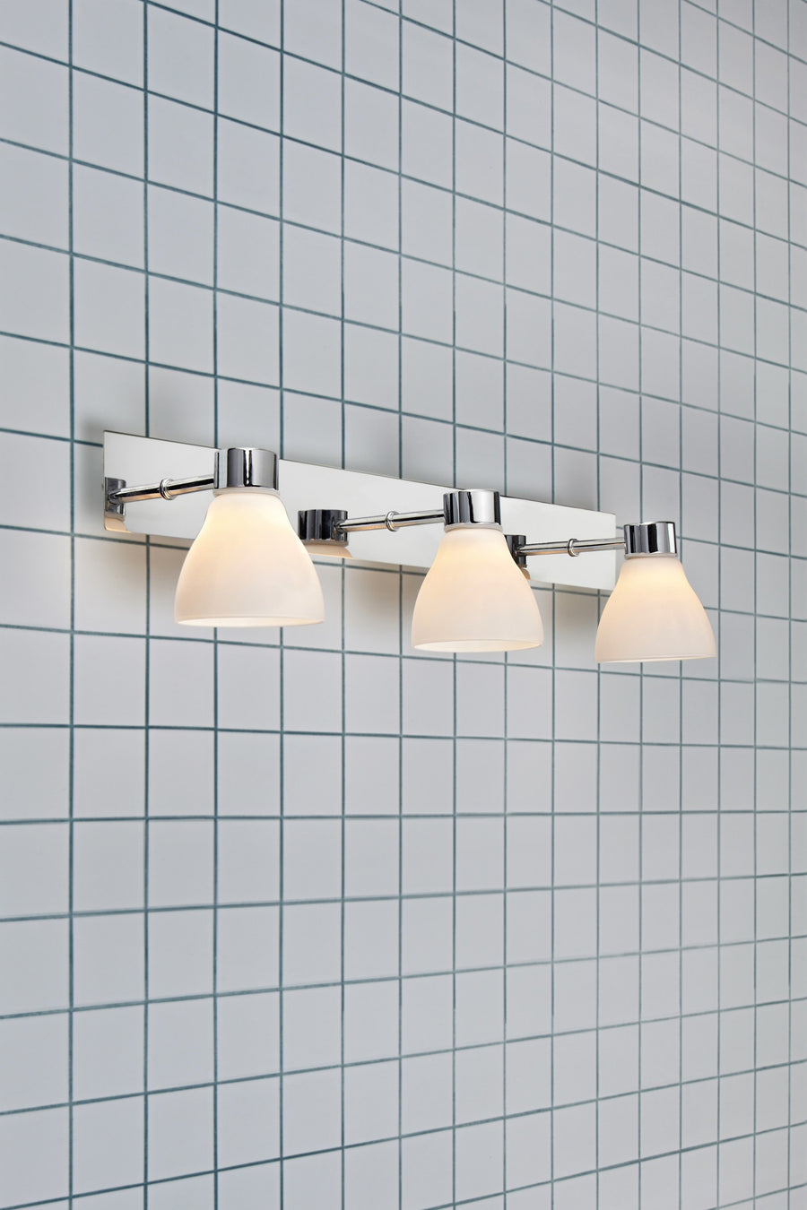 Applique de salle de bain Cassis chromée et verre opalin