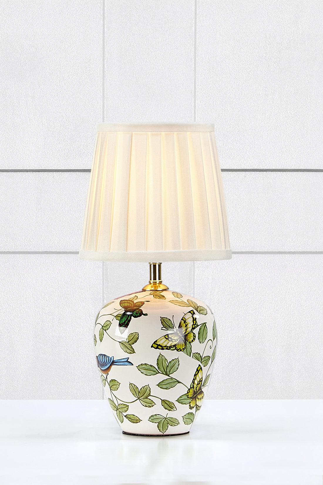 Lampe à poser Mansion en céramique à motifs et blanche