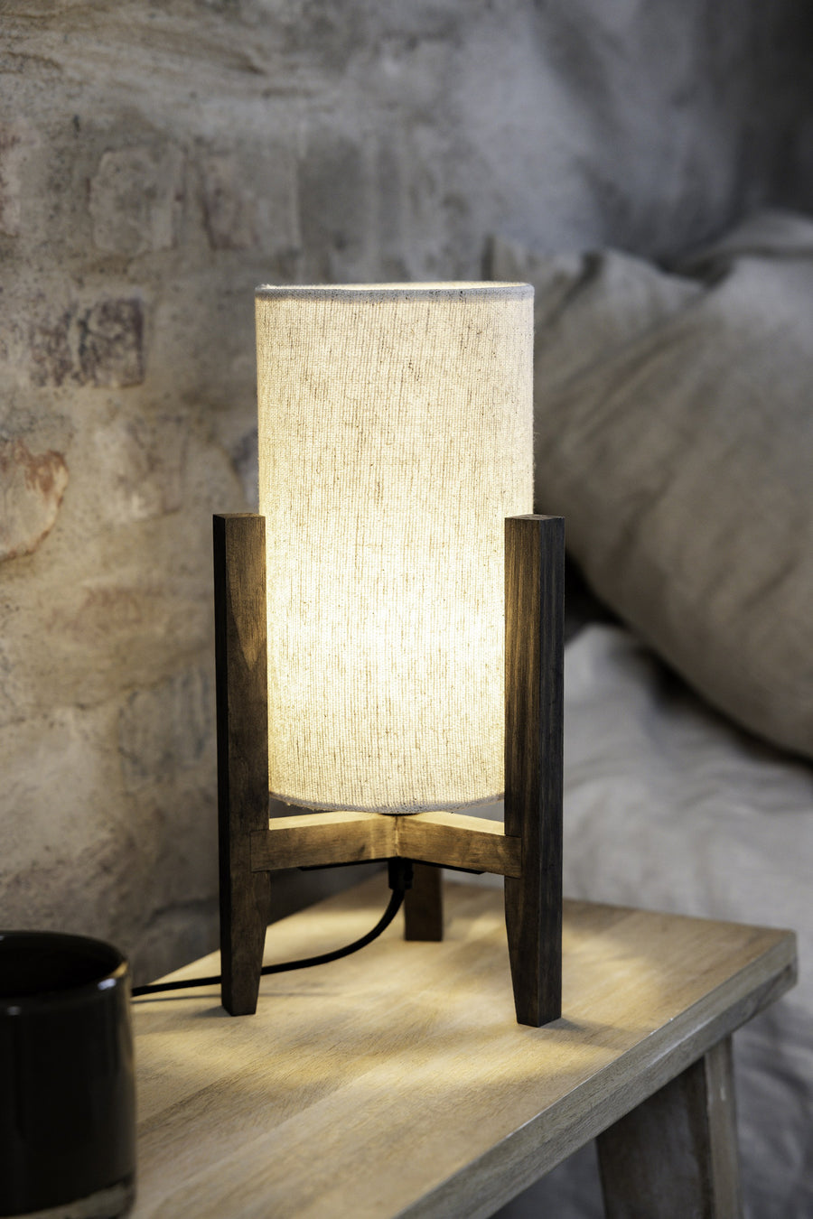 Lampe à poser Eruca en bois teinté brun et beige, abat-jour en lin