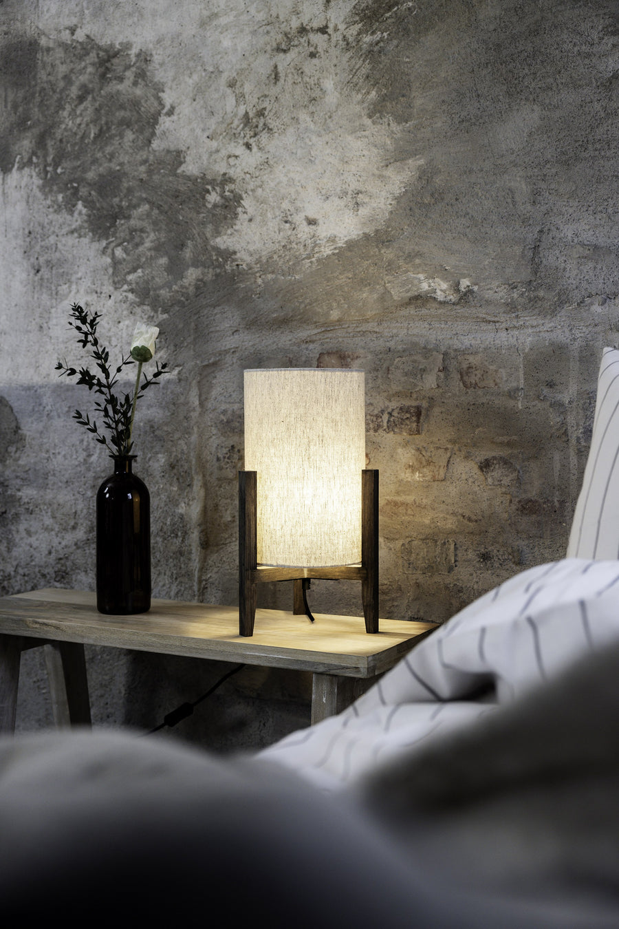Lampe à poser Eruca en bois teinté brun et beige, abat-jour en lin