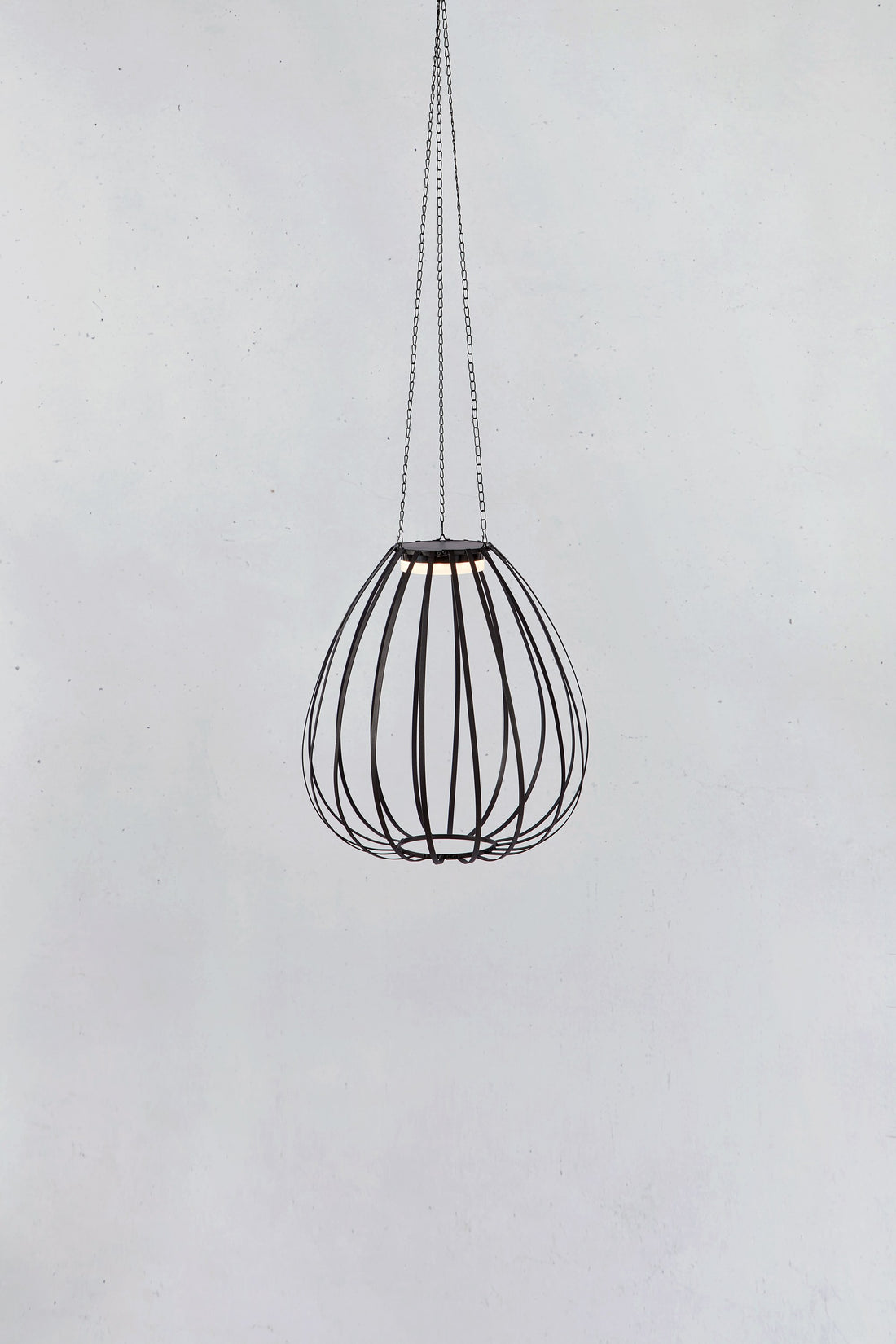 Suspension solaire d'extérieur Ovia noire IP44