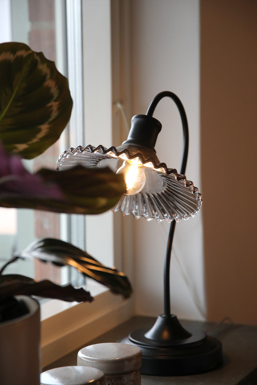 Lampe à poser Novia noire et verre fumé