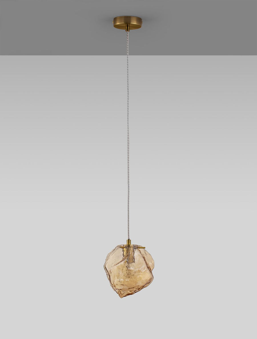 Vue d'ensemble du luminaire suspendu, verre ambré aux facettes irrégulières