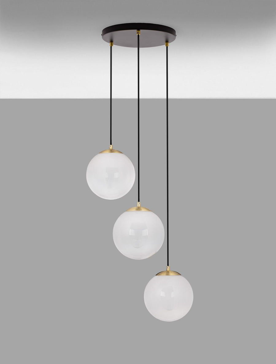 Vue de dessous montrant la platine métallique noire fixée au plafond