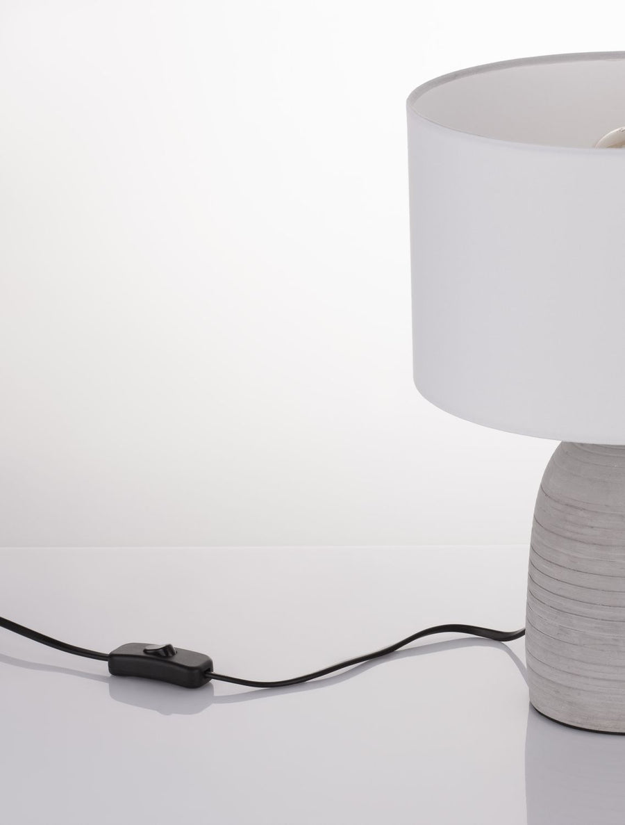 Lampe à poser Chempo grise, tissu