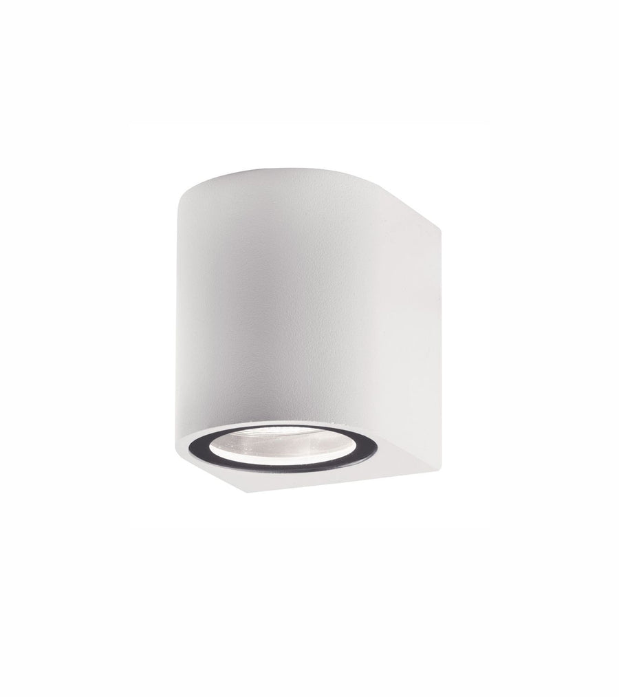 Vue produit de l'applique blanche sur fond blanc, diffuseur en verre visible