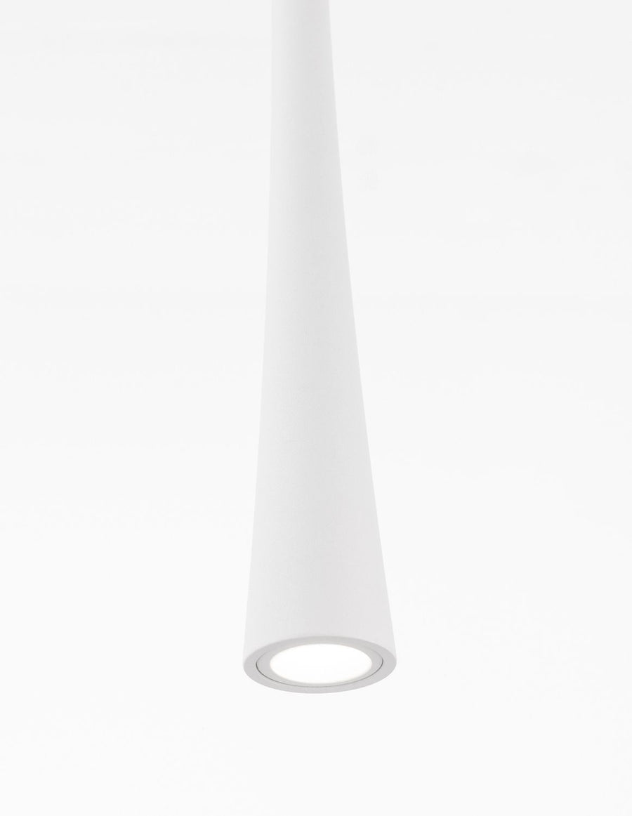 Détail du bas du cône montrant l'ouverture lumineuse et le diffuseur