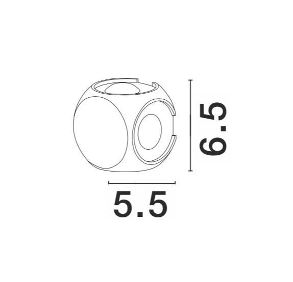 Schéma technique coté : largeur 5,5 cm et hauteur 6,5 cm du luminaire mural.