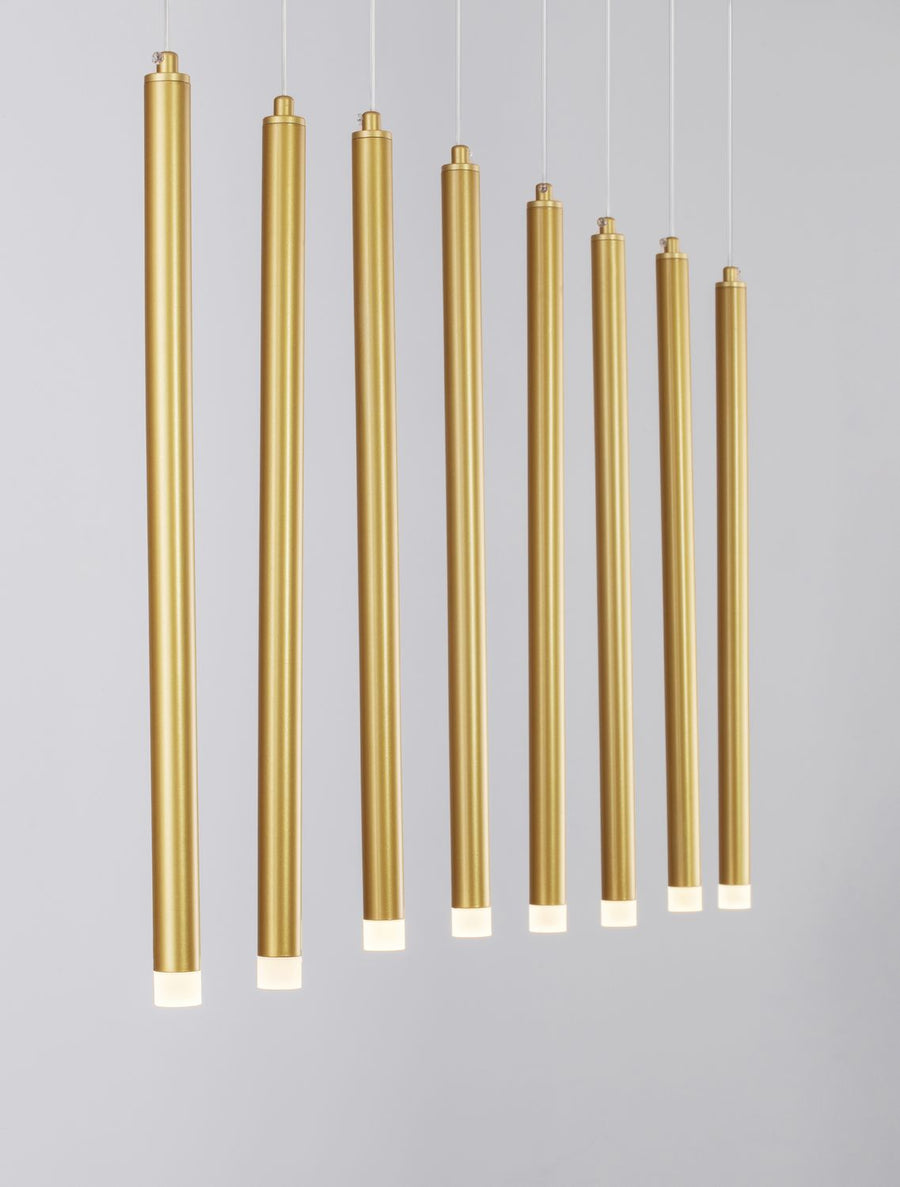 Détail rapproché des tubes dorés terminés par des diffuseurs opale allumés.