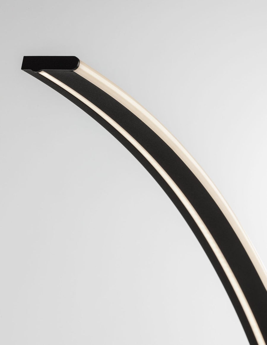 Gros plan de l'extrémité supérieure avec le bandeau LED allumé