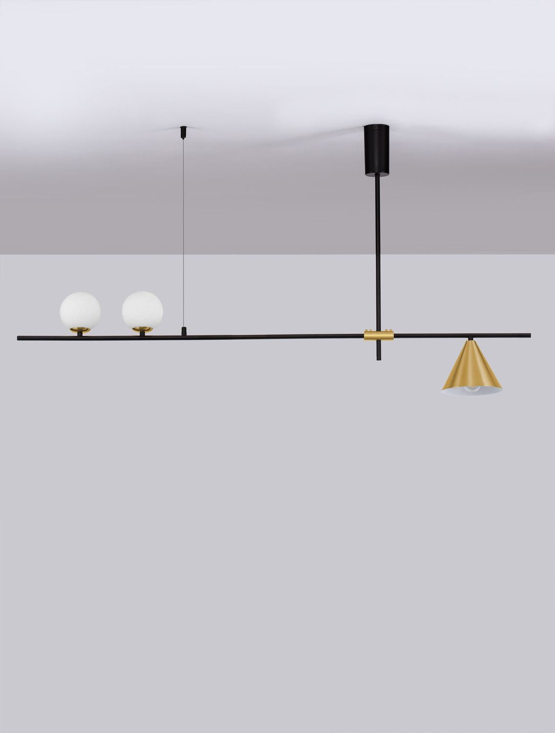 Suspension fixée au plafond, vue d'ensemble avec câble et tige noire