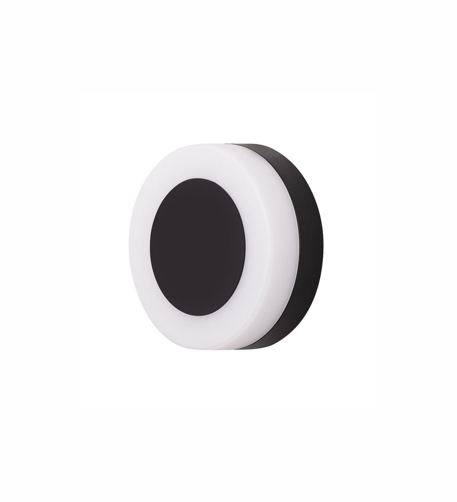 Vue de face du luminaire sur fond blanc, anneau lumineux et disque central noir