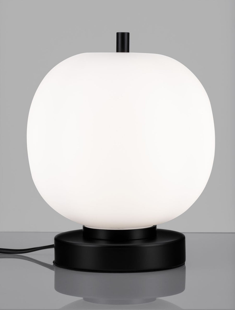 Luminaire allumé, verre dépoli diffusant une lumière blanche et chaude