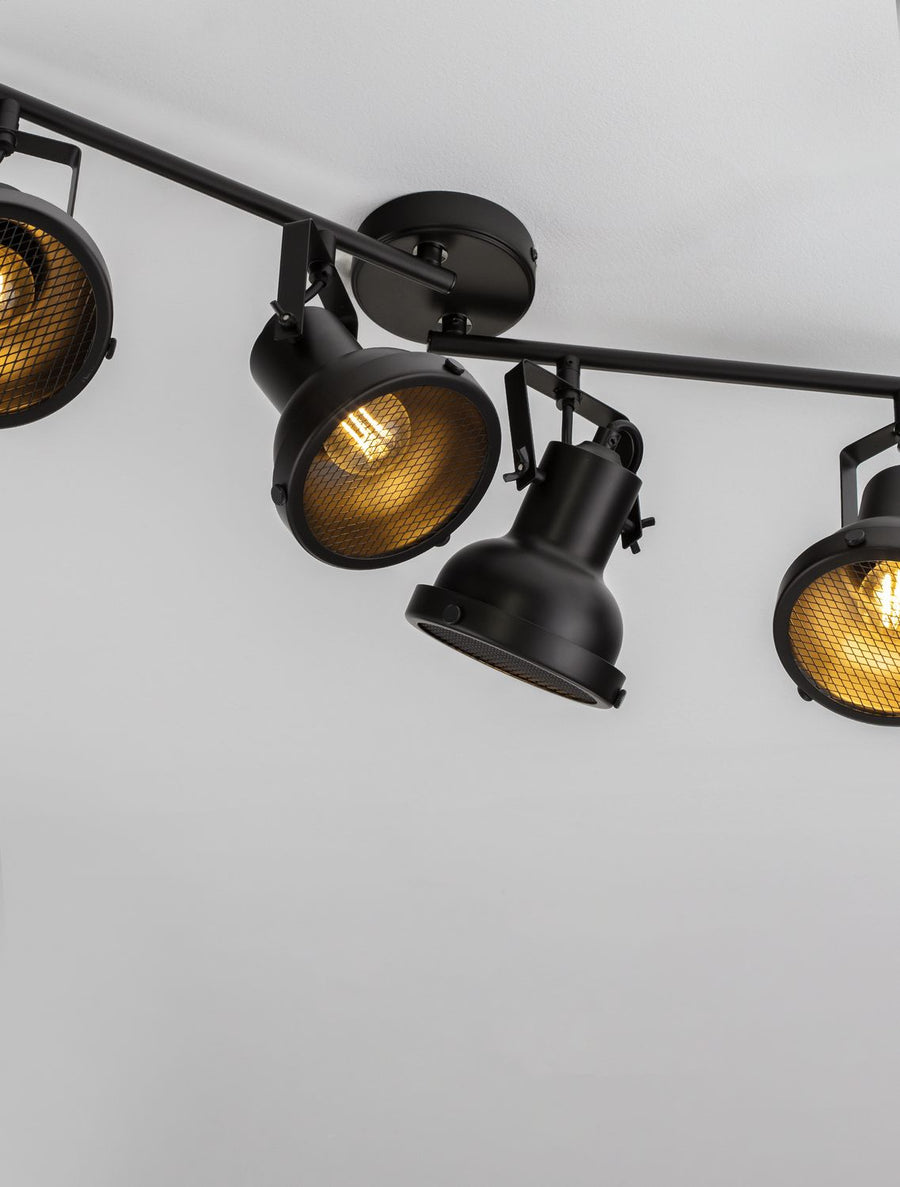 Gros plan sur la platine centrale fixée au plafond et les bras orientables