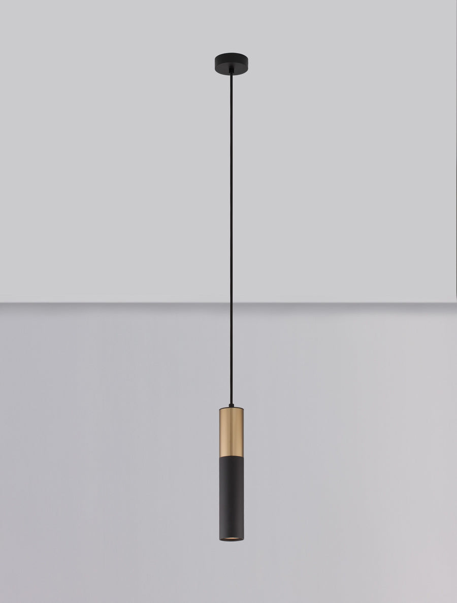 Vue du luminaire entier sur fond gris clair, montrant la rosace