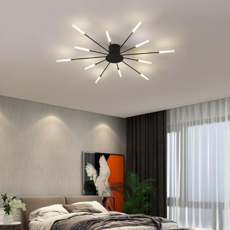 Modèle noir à branches courtes éclairé, présenté dans une chambre à tête de lit beige