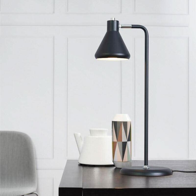 White tubular floor lamp | Trigo