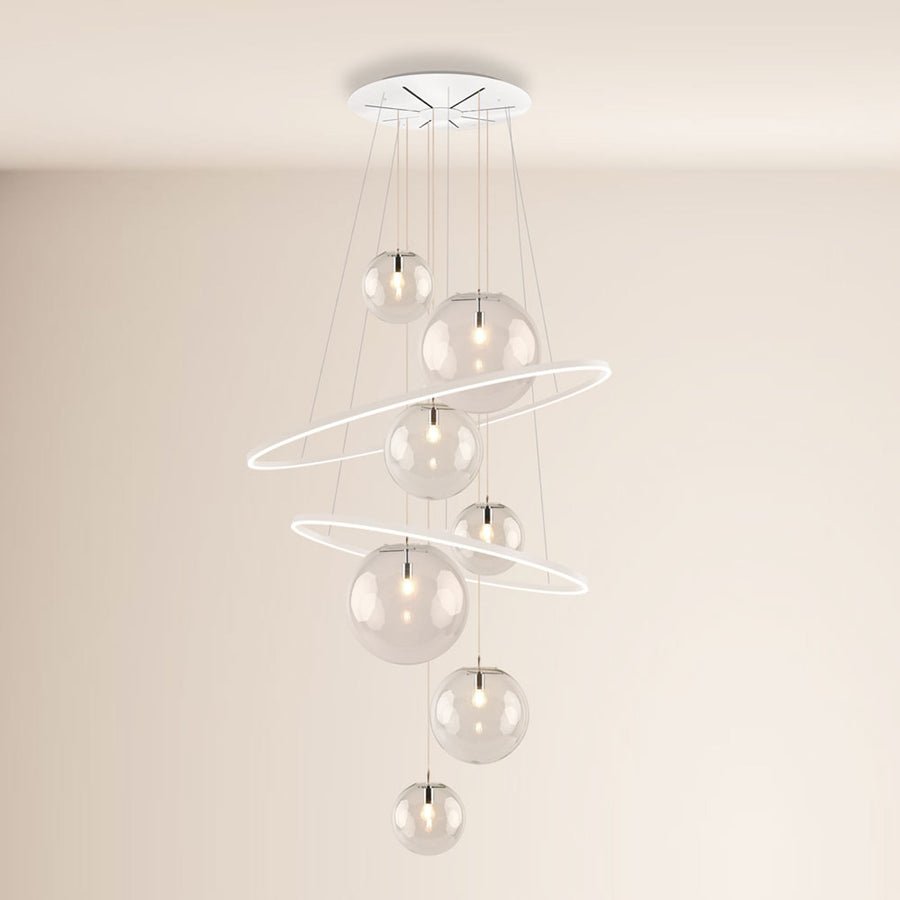 Produit de face sur fond clair, suspension blanche à huit globes transparents