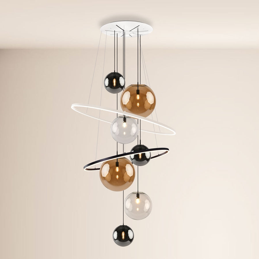 Version aux globes ambrés et fumés, suspension colorée présentée de face sur fond neutre