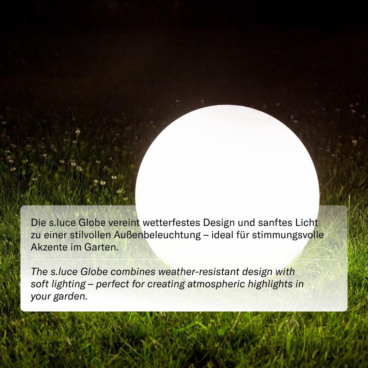 Gros plan d'une boule lumineuse blanche allumée sur une pelouse sombre