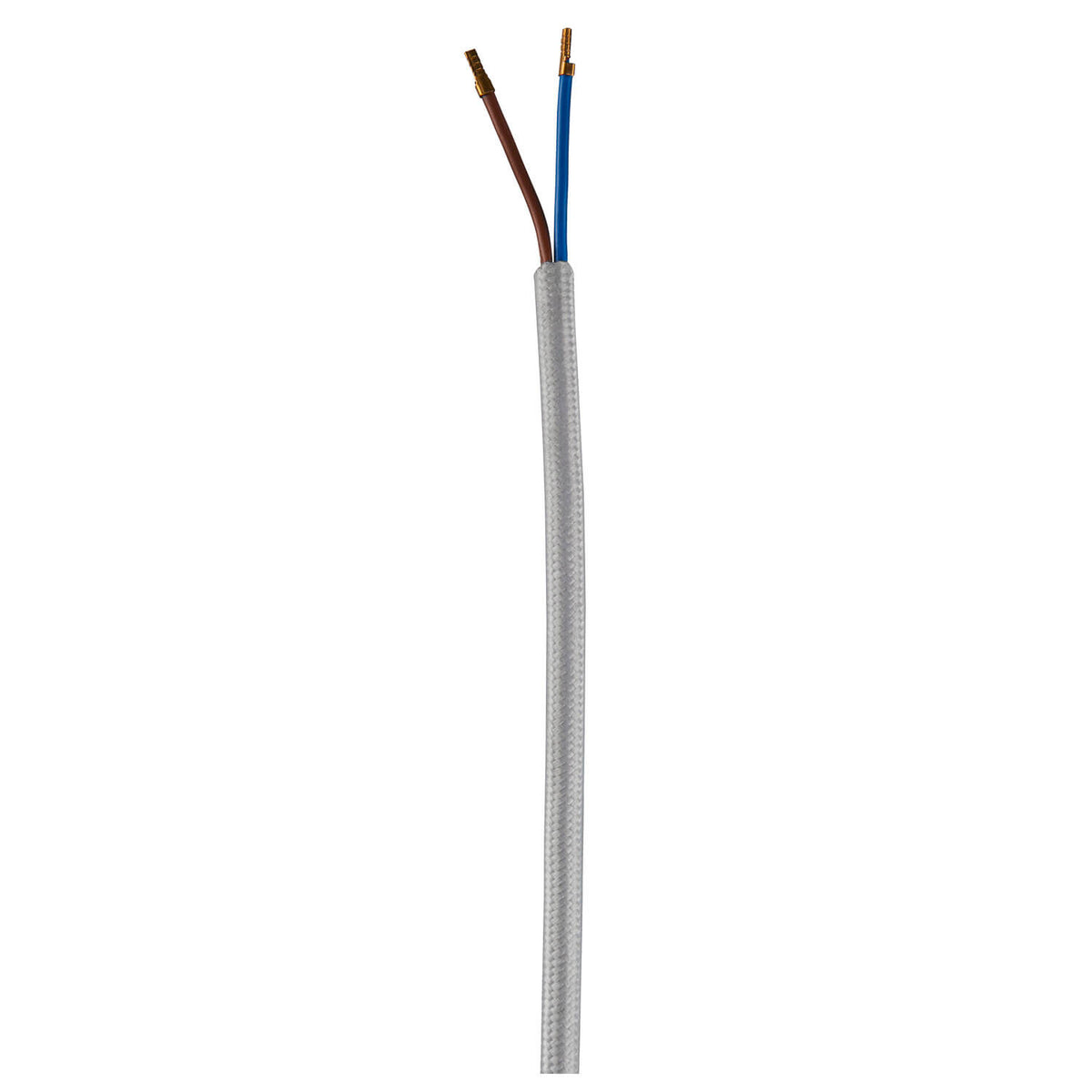 Détail du câble électrique tressé dénudé avec ses fils brun et bleu apparents.