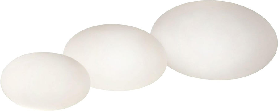 Trois lampes ovales blanches de tailles différentes présentées de face sur fond blanc neutre
