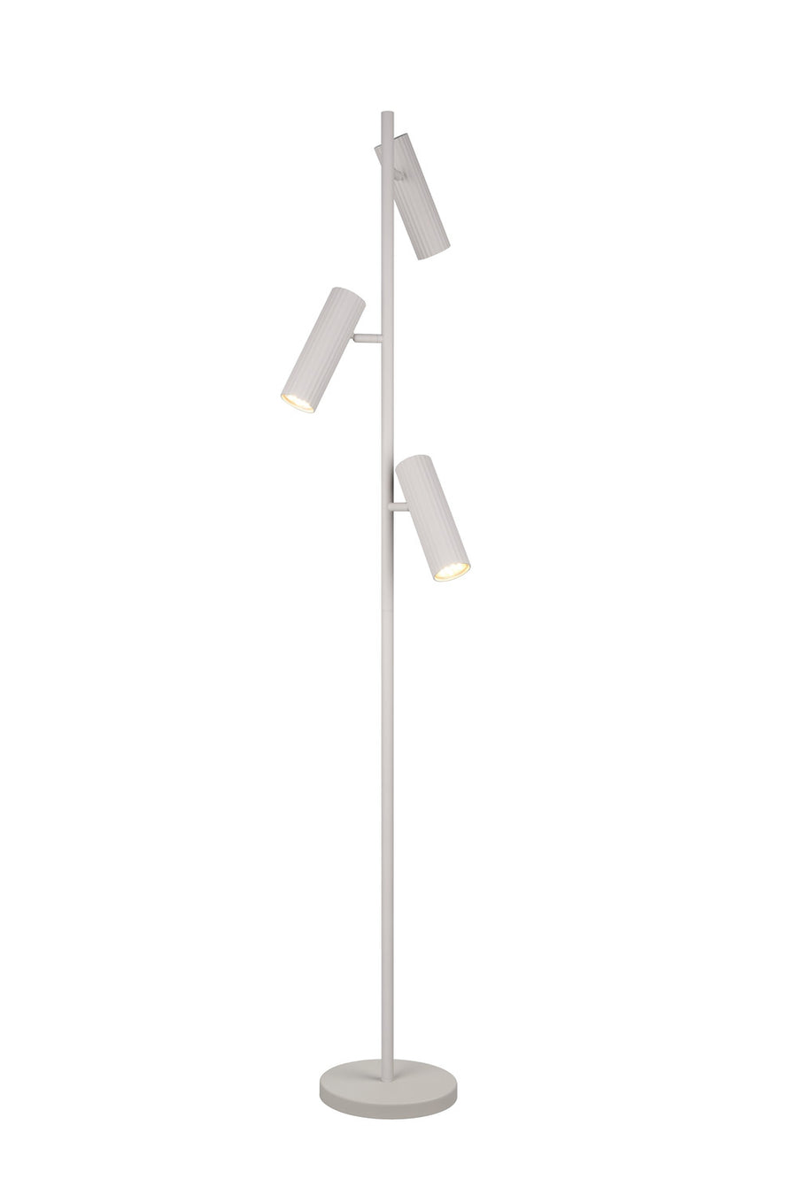 Lampadaire blanc allumé, trois projecteurs cylindriques orientables diffusant une lumière chaude.