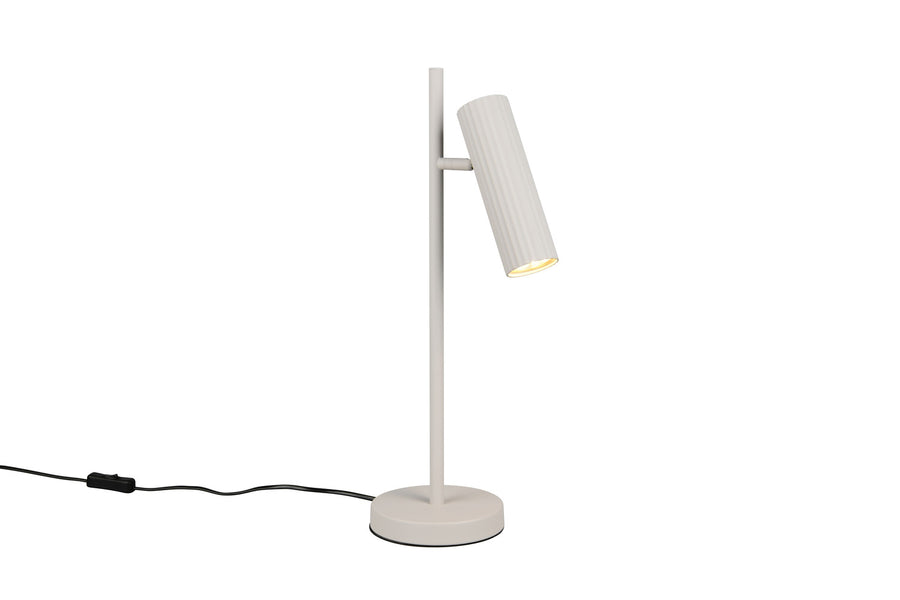 Lampe à poser blanche de face, tête cylindrique striée orientée vers le bas.