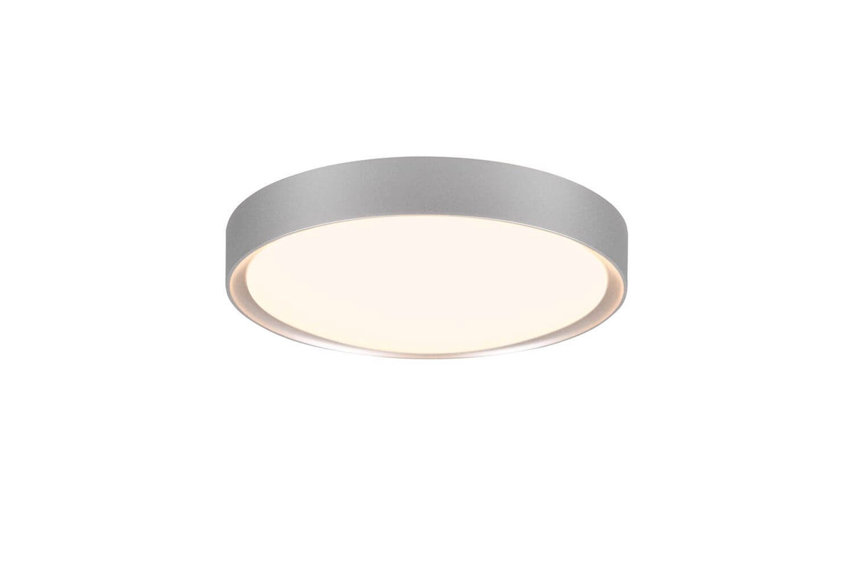 Produit de face sur fond blanc, plafonnier allumé avec cerclage gris et diffuseur opalin