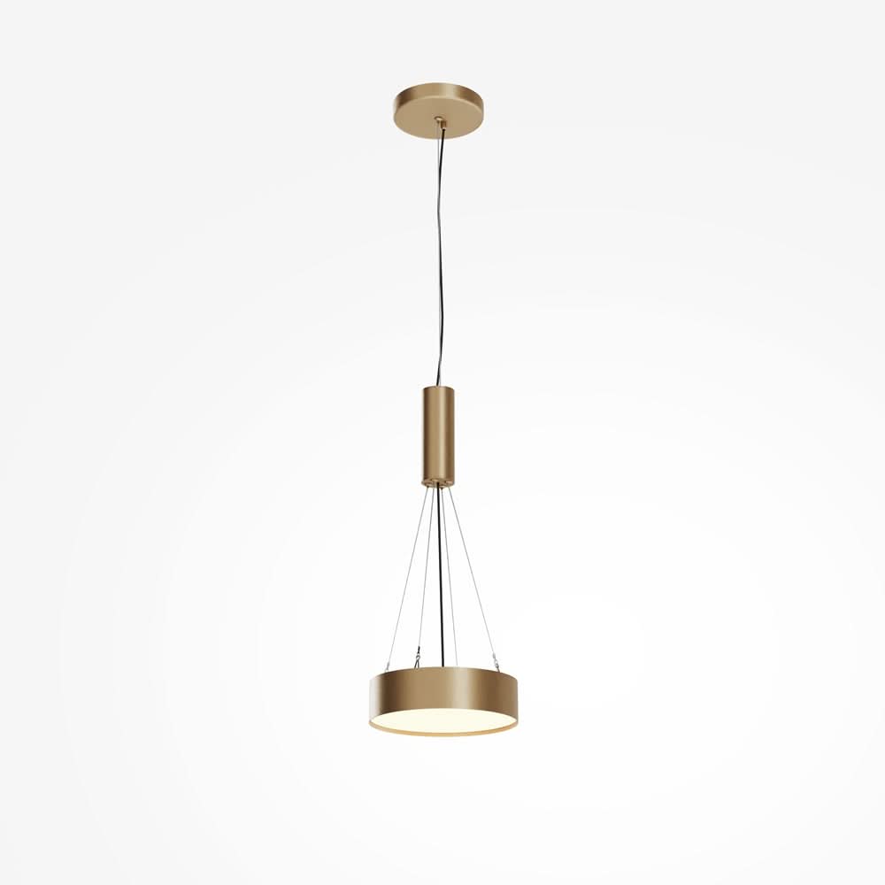 Version suspendue avec câble noir, structure dorée et abat-jour cylindrique bas.