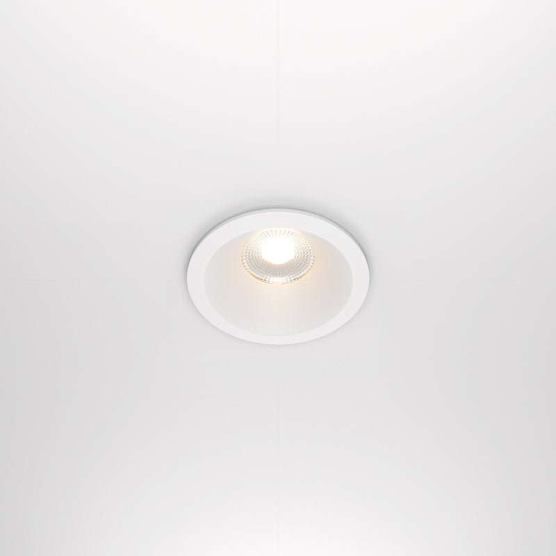 White spotlight zoom