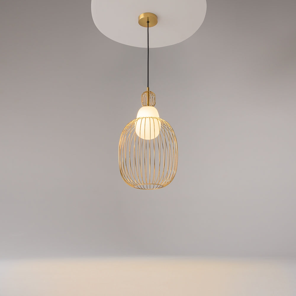 Suspension allumée vue sous plafond, halo de lumière chaude