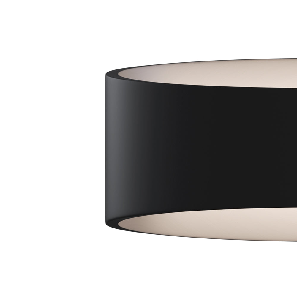 Détail rapproché du bord et de la finition intérieure beige du luminaire