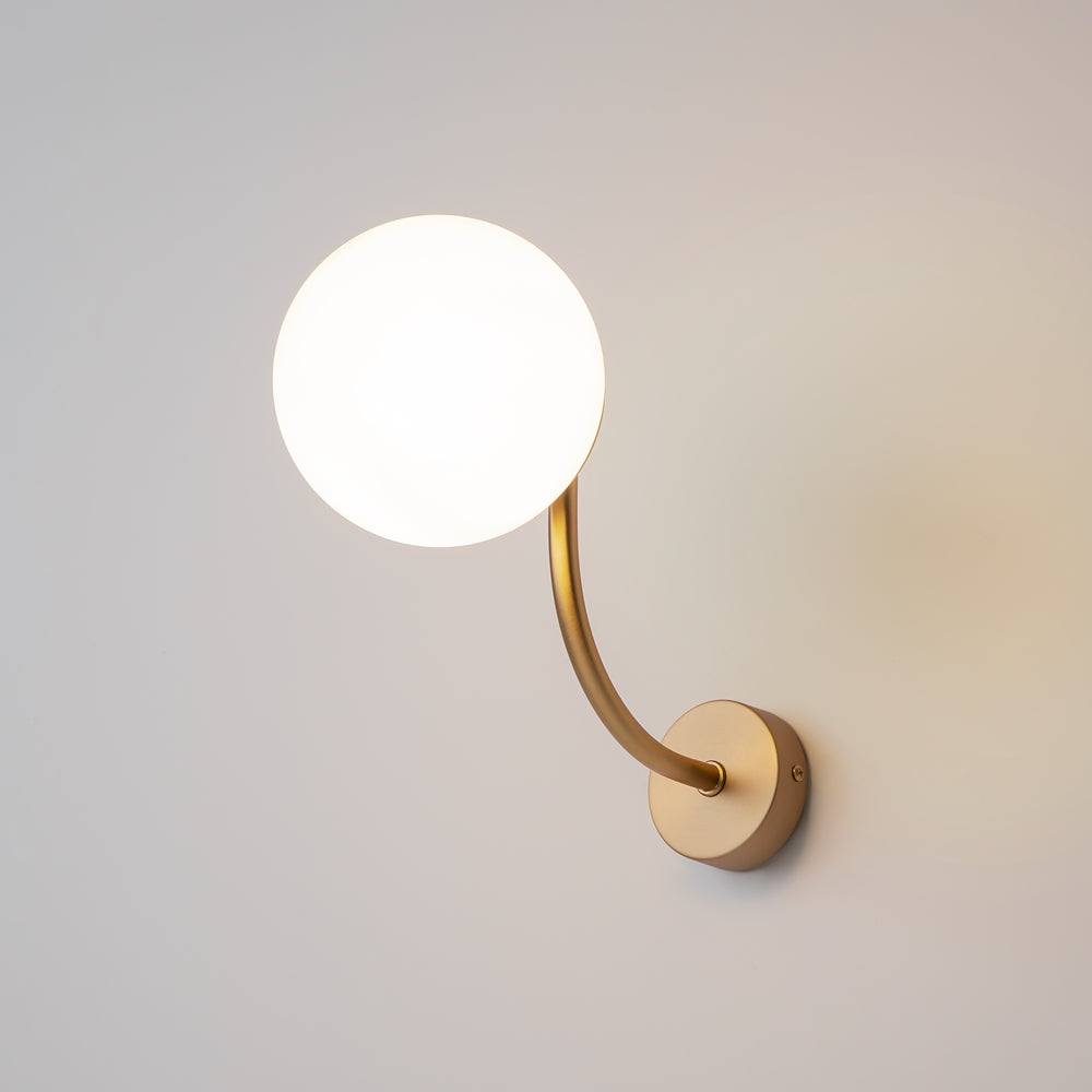 Rendez-vous Gold Wall Lamp